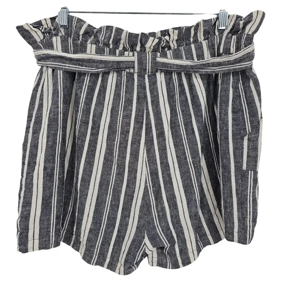 Cupcakes and Cashmere Womans size L Monterey Paper Bag Striped Shorts Grey/White